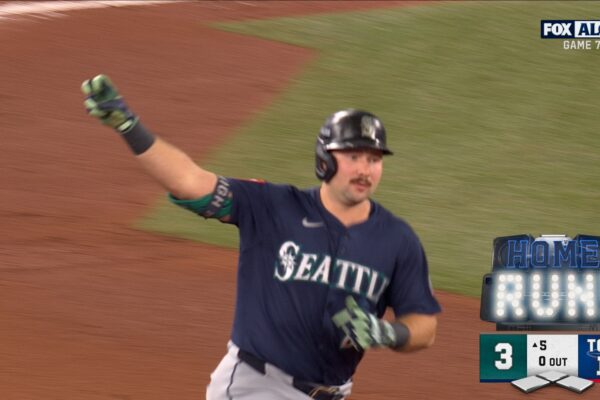 Cal Raleigh crushes solo homer, extending Mariners' lead over Blue Jays