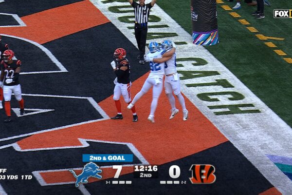 RB David Montgomery throws a three-yard TD to Brock Wright to extend Lions' lead over Bengals