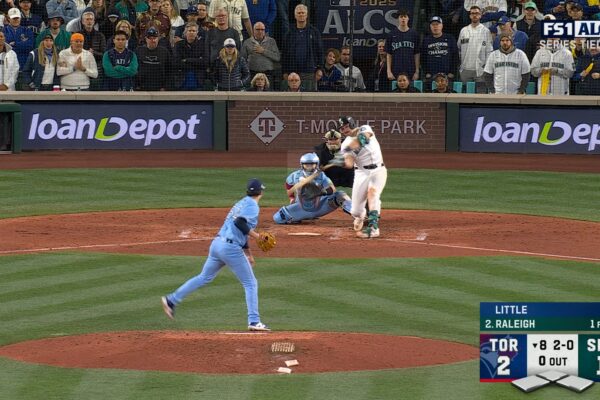 Mariners' Cal Raleigh smashes solo home run, tying game vs. Blue Jays