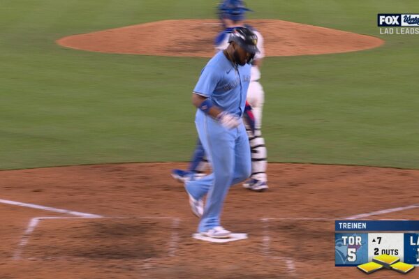 Blue Jays score four runs in 7th inning to extend lead to 6-1 over Dodgers in Game 4 of World Series