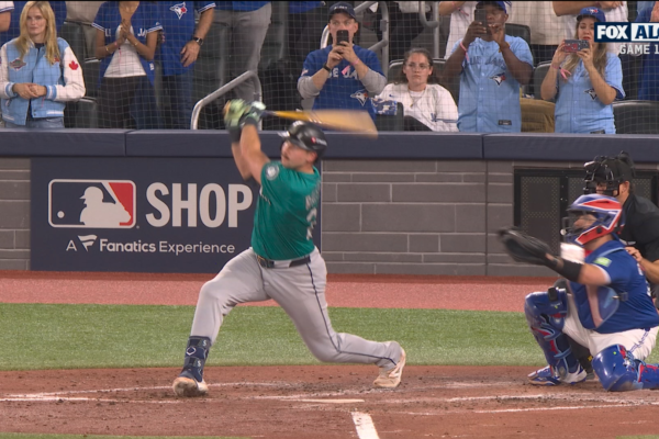 Mariners' Cal Raleigh crushes 420' HR to tie game against Blue Jays