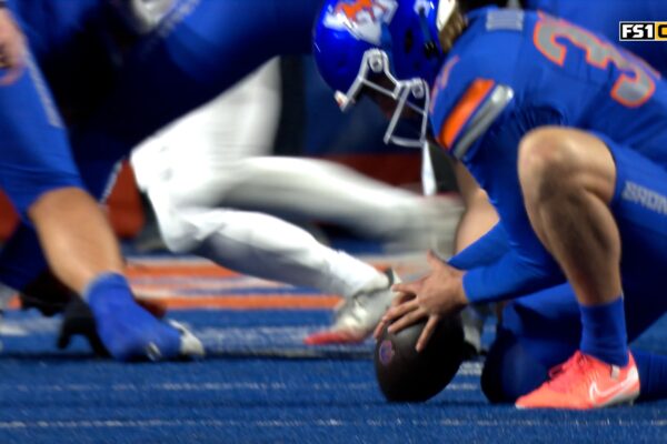 Boise State turns botched field goal snap to 10-yard touchdown, extending lead over New Mexico