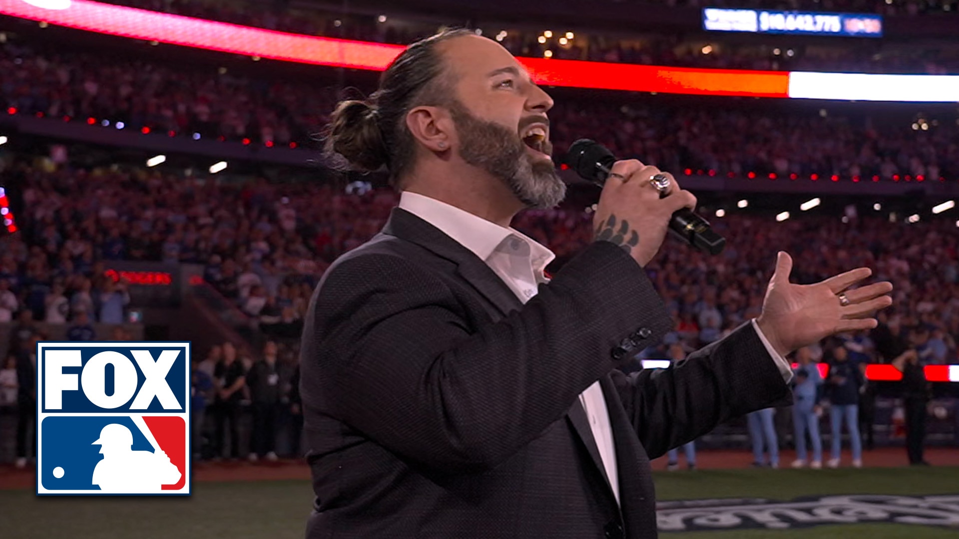 John Vincent & SoulBear perform National Anthems 🇺🇸🇨🇦 ahead of World Series Game 6