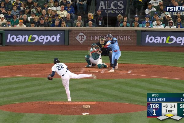 Ernie Clement drives in run, giving Blue Jays lead over Mariners