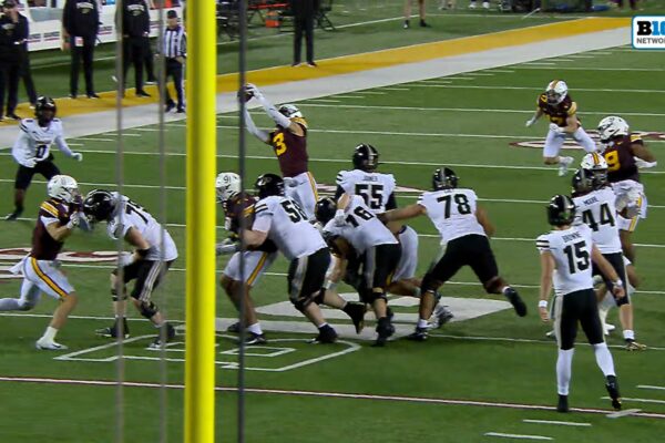 Minnesota's Koi Perich makes 27-yard pick-six, taking lead against Purdue