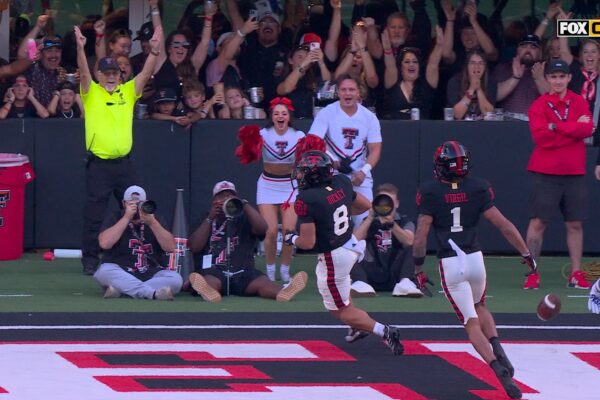 Cameron Dickey rushes for 71-yard TD, giving Texas Tech early lead over Kansas