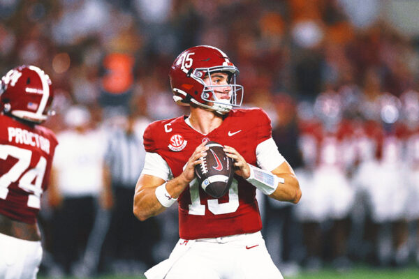 Alabama Beats Tennessee, Earns 4th Straight Win over Top 25 Opponent