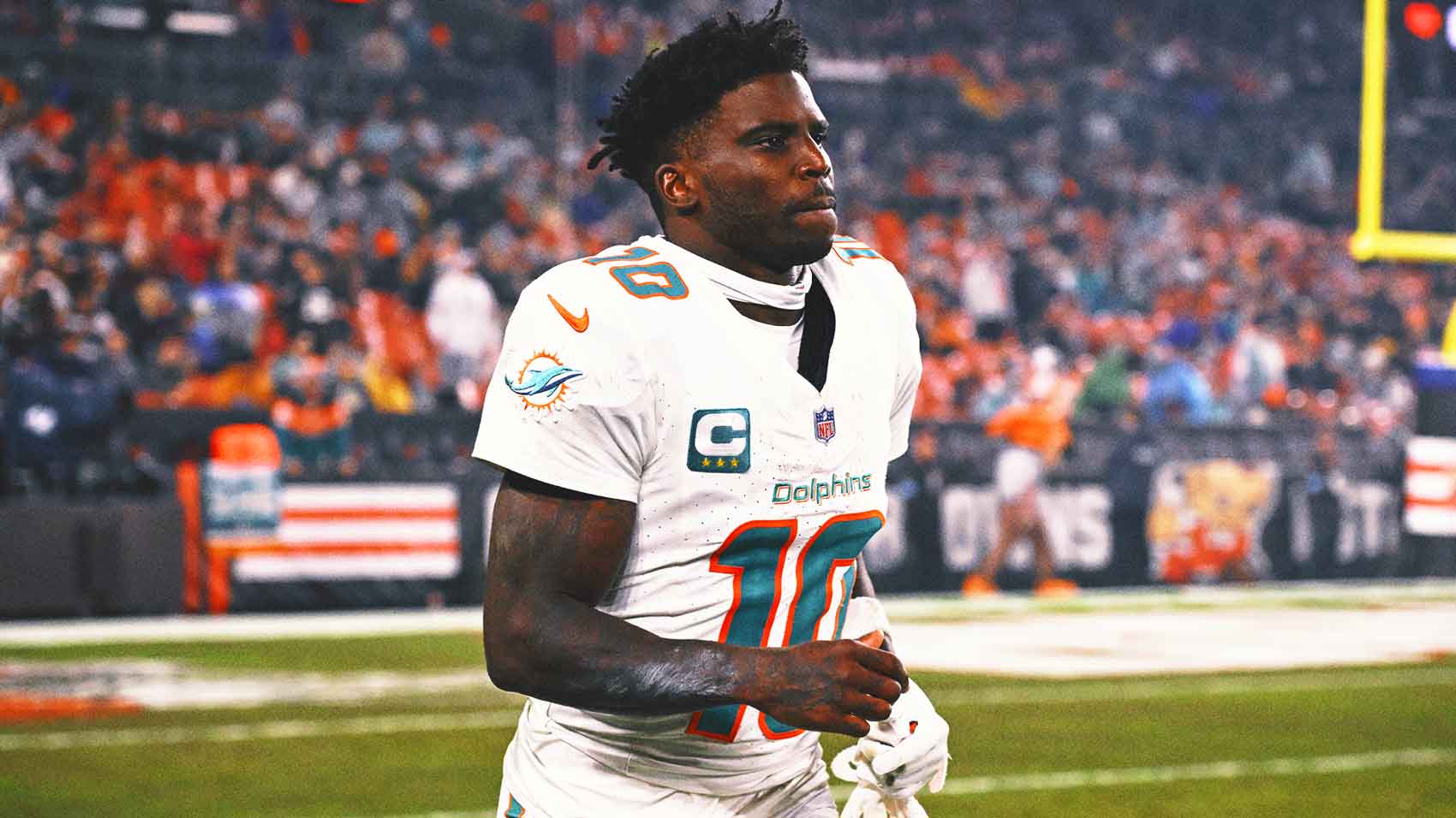 Dolphins’ Tyreek Hill Undecided on Retiring After Season-Ending Knee Injury Dolphins’ Tyreek Hill Undecided on Retiring After Season-Ending Knee Injury