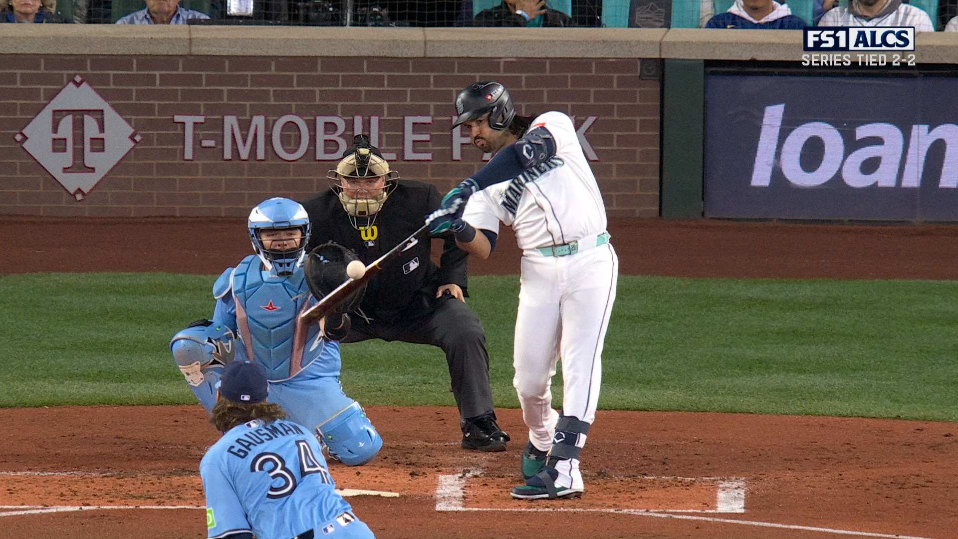 Eugenio Suárez crushes solo home run, giving Mariners lead over Blue Jays