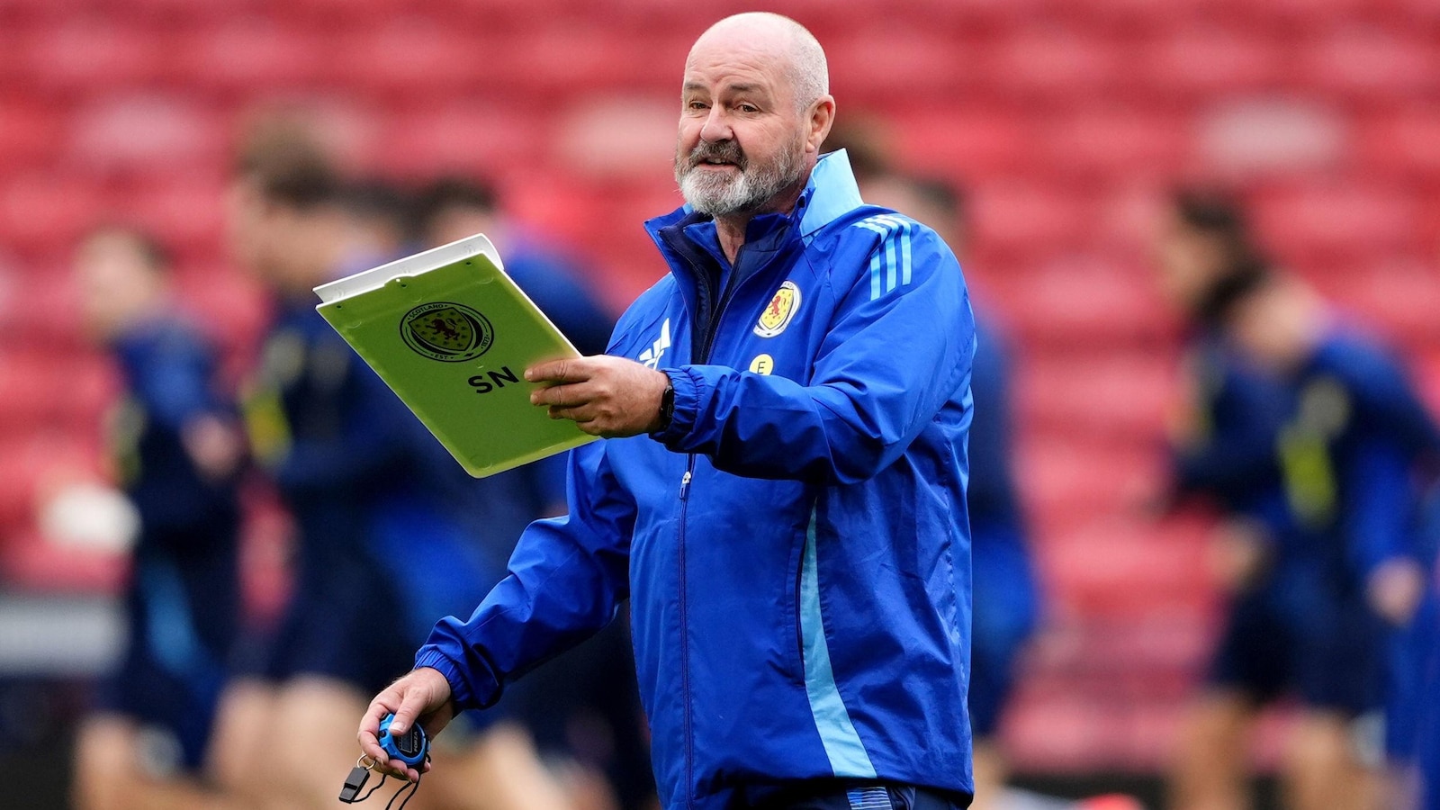 Katy Perry goes unnoticed by Scotland soccer coach as team shares hotel with pop star