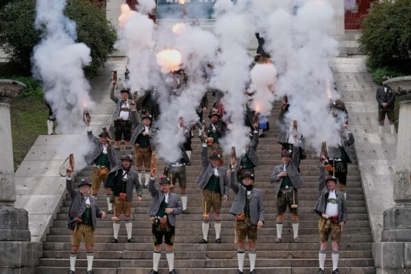 Oktoberfest ends Sunday with the traditional Bavarian salute