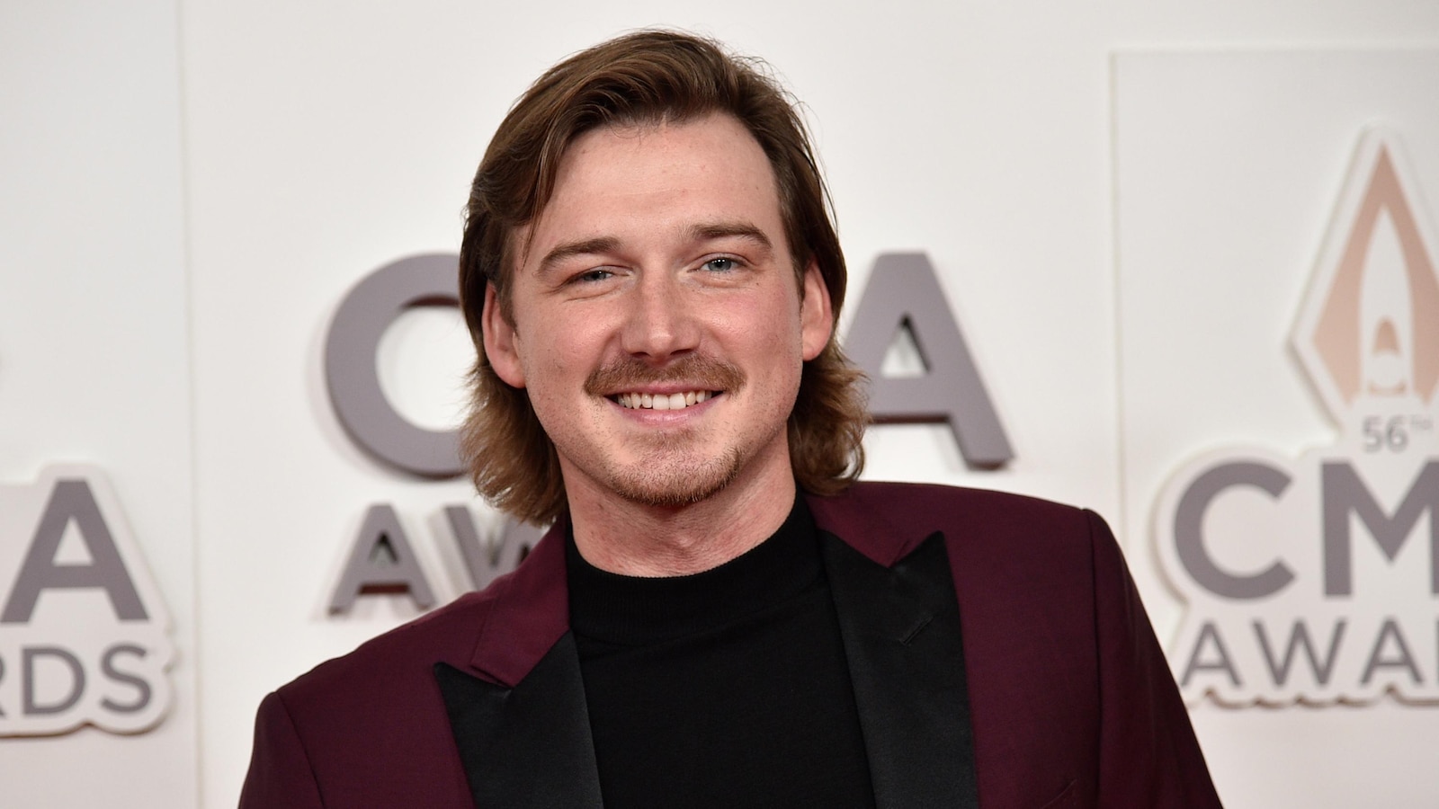 Morgan Wallen denied throwing chair off bar roof to police in 2024, footage shows