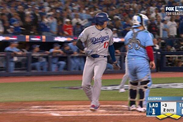 Mookie Betts & Will Smith Spark THREE-RUN Inning to give Dodgers a 3-0 lead vs. Blue Jays