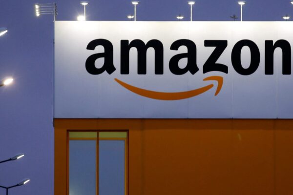 Selling an options ‘strangle’ on this retail giant on Mike Khouw’s holiday shopping list