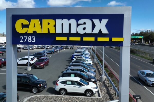 CarMax stock falls more than 10% as CEO steps down