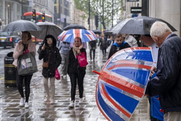UK economy grows by a meager 0.1% in the third quarter, missing expectations