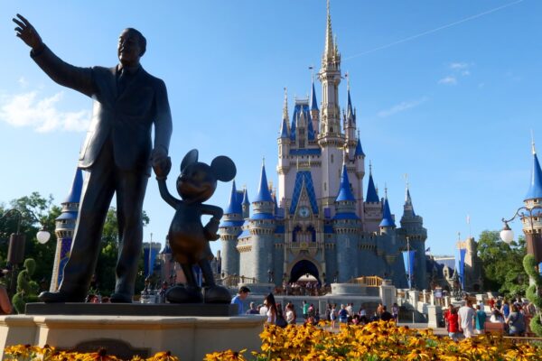 Disney (DIS) earnings Q4 2025