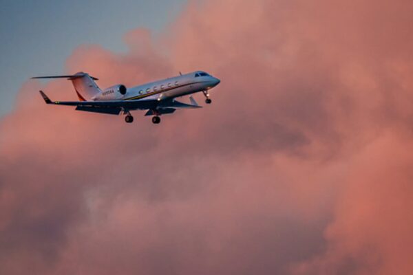 FAA limits most private jets at major airports