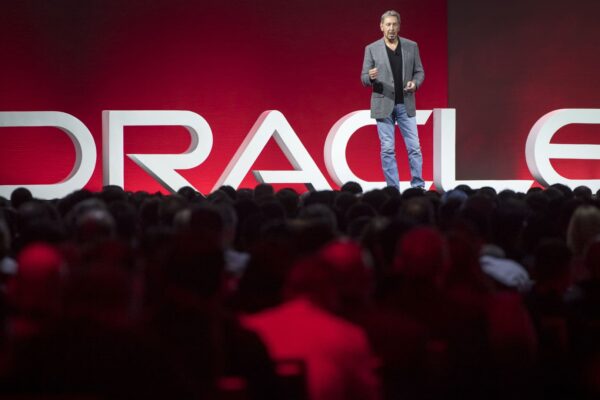 Stocks making the biggest moves midday: ORCL, BBWI, GAP