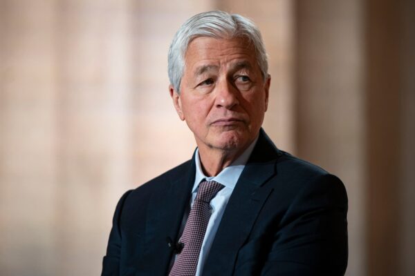 Jamie Dimon shares why he never reads text messages at work