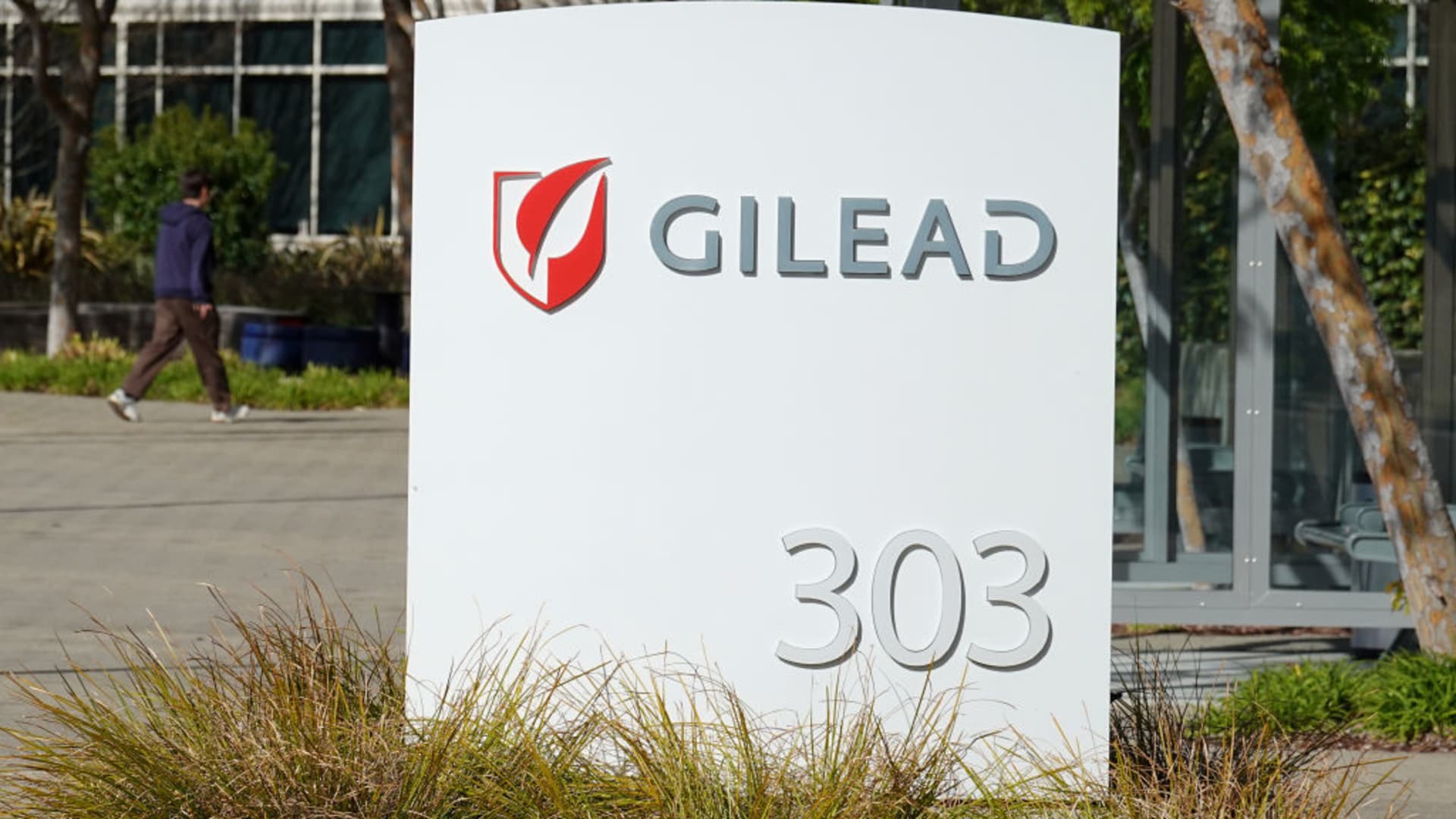 The charts are showing this biotech stock can strengthen into year-end