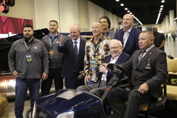 Warren Buffett to release farewell letter Monday as Berkshire Hathaway shows its stability for investors