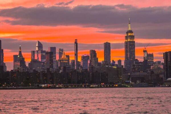 As Manhattan’s condo market wavers, rents are still rising