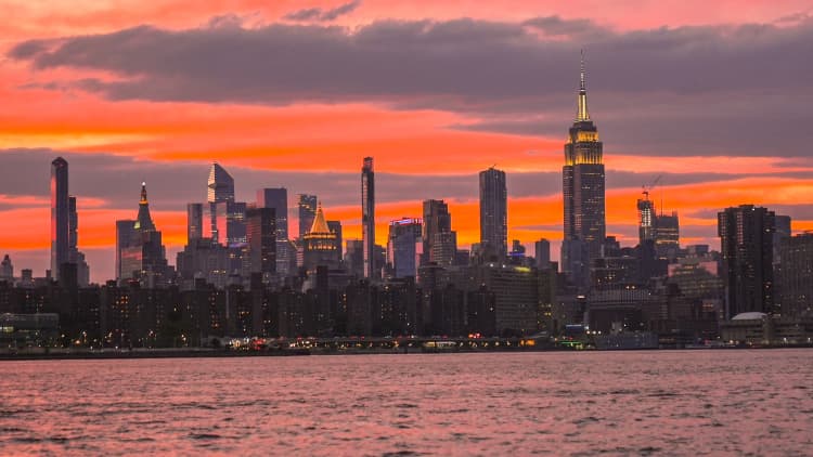 As Manhattan’s condo market wavers, rents are still rising