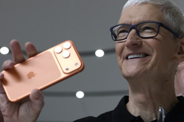 Apple iPhone shipments to beat Samsung for the first time in 14 years