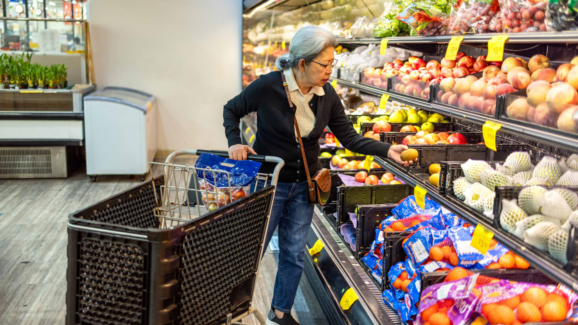 Voters express frustration with Trump’s handling of economy, NBC News poll shows