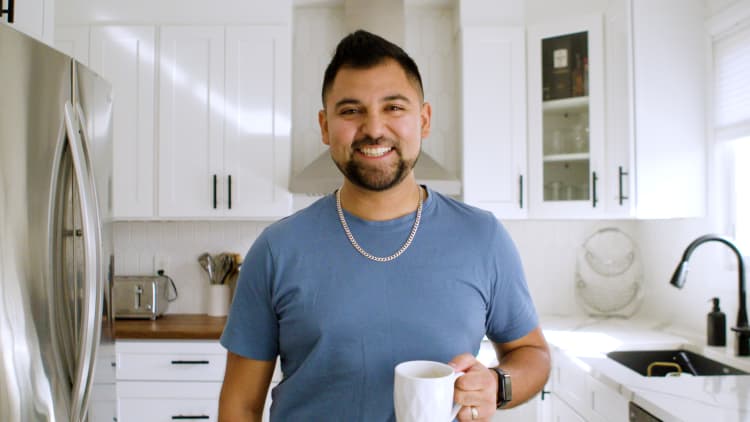 This Gen-Z couple runs a 0,000 a year celebrity cake business