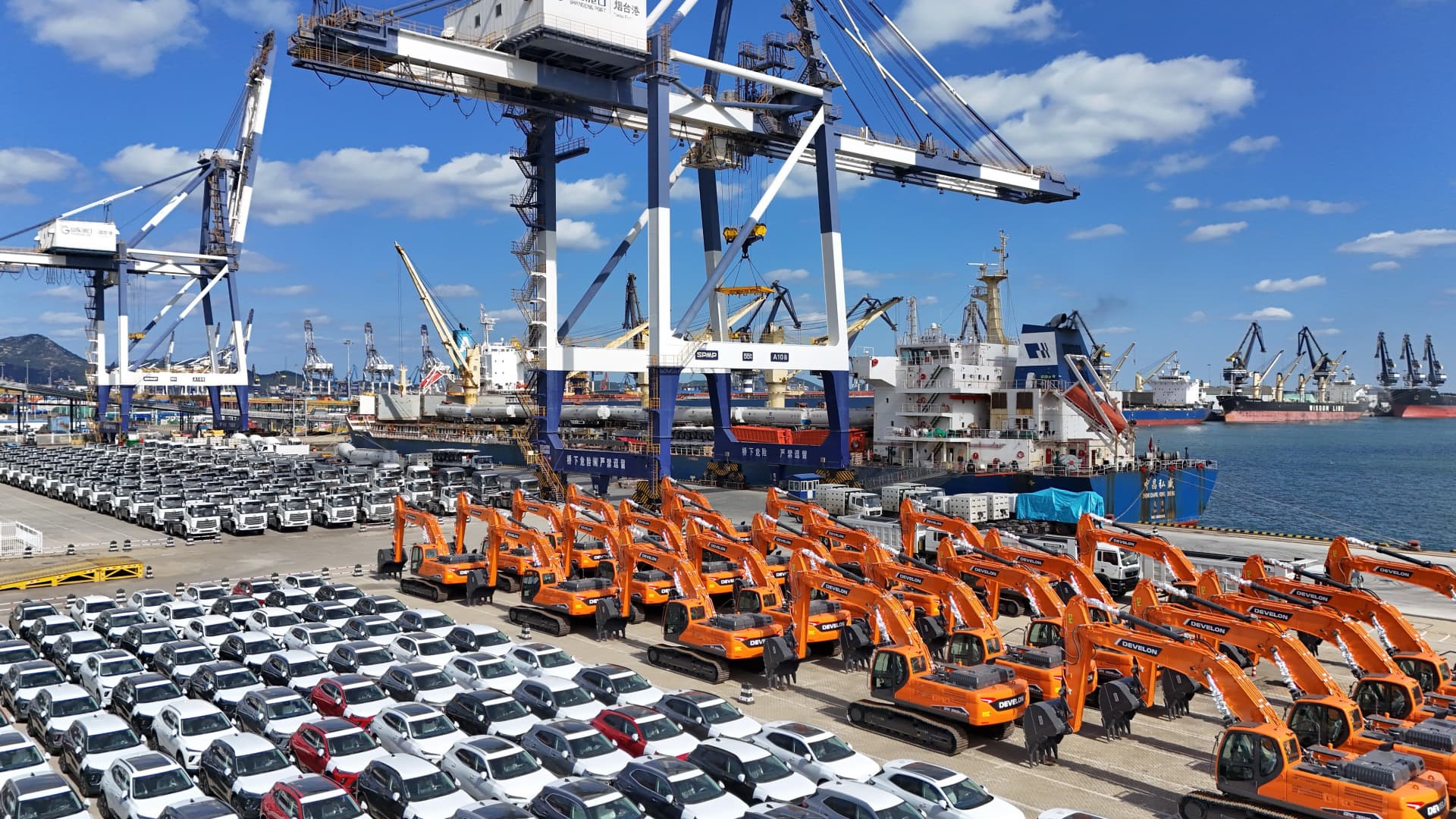 China’s factory activity unexpectedly contracts in November