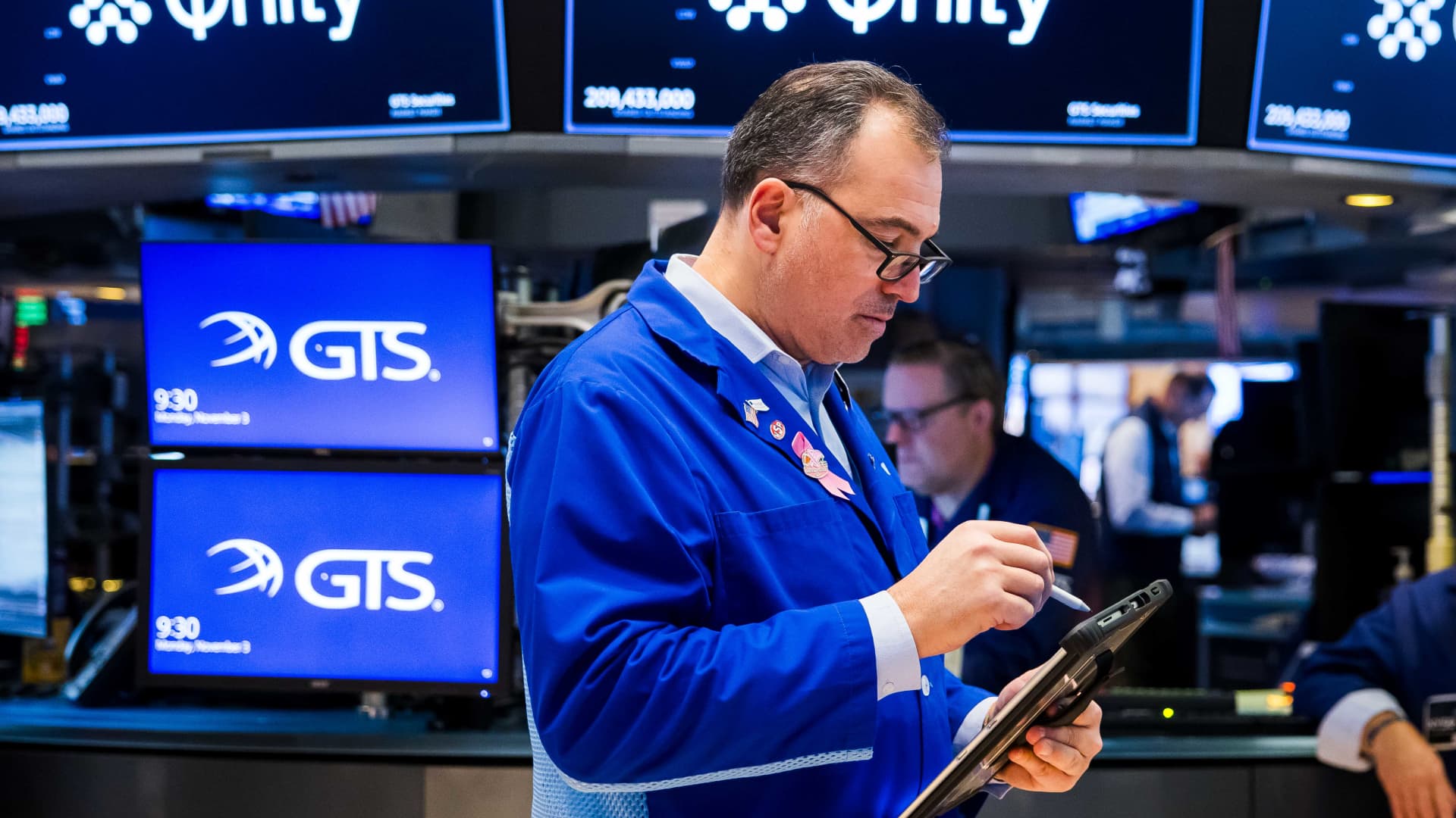 Buy energy stocks for a prospective breakout, says Carter Worth