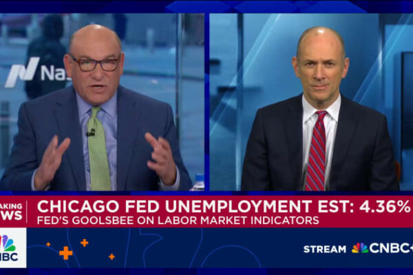 Chicago Fed’s Goolsbee says he’s cautious about further rate cuts during shutdown