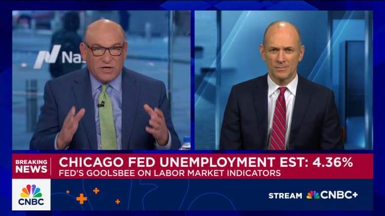 Chicago Fed’s Goolsbee says he’s cautious about further rate cuts during shutdown