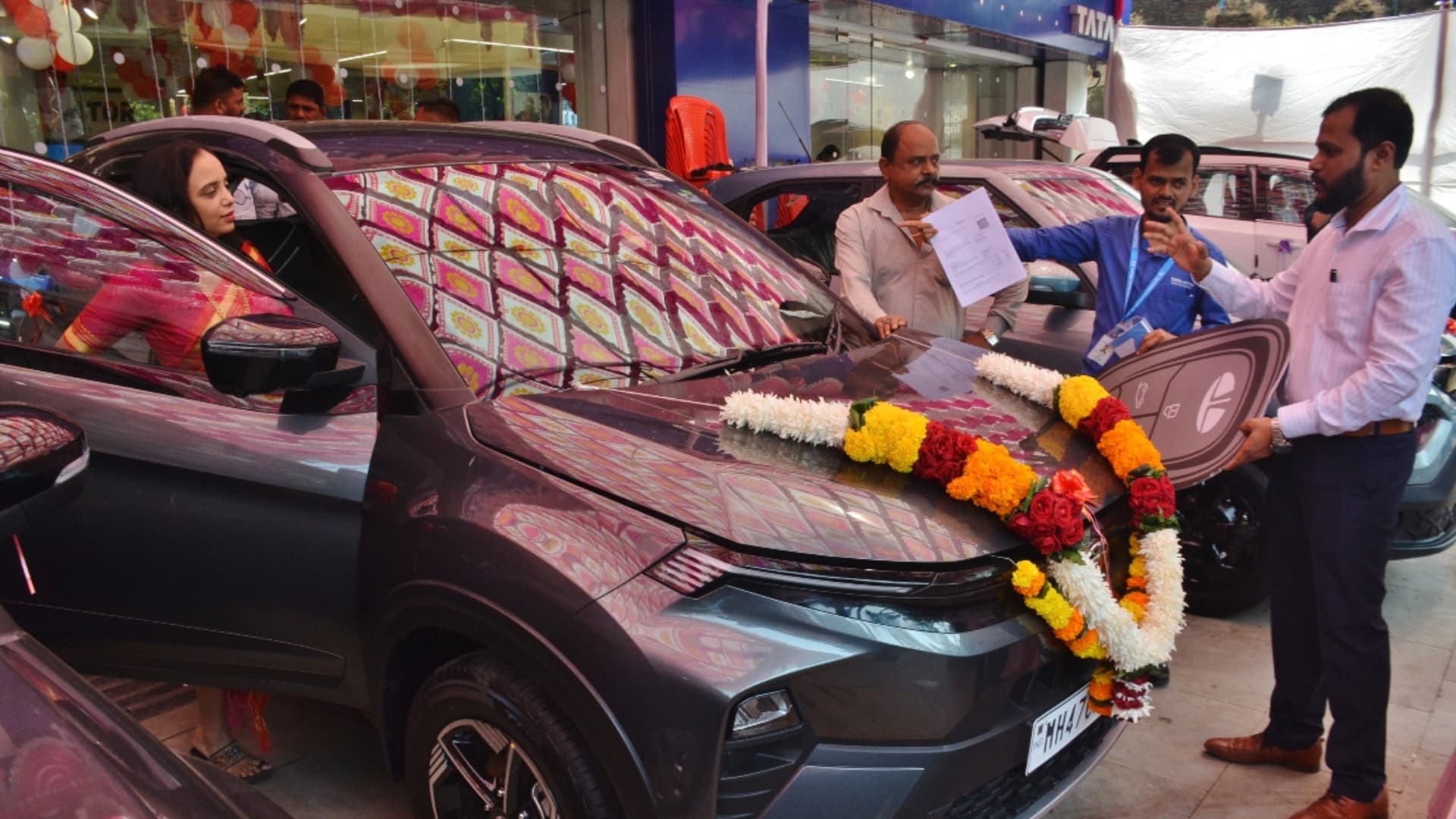 India’s auto sales soar 40% as festival demand lift sentiment