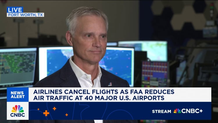U.S. flight cancellations begin after FAA shutdown order