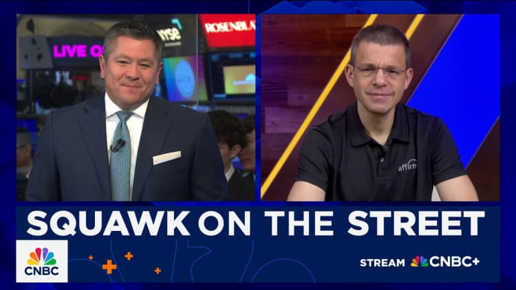 Federal employees are losing shopping interest