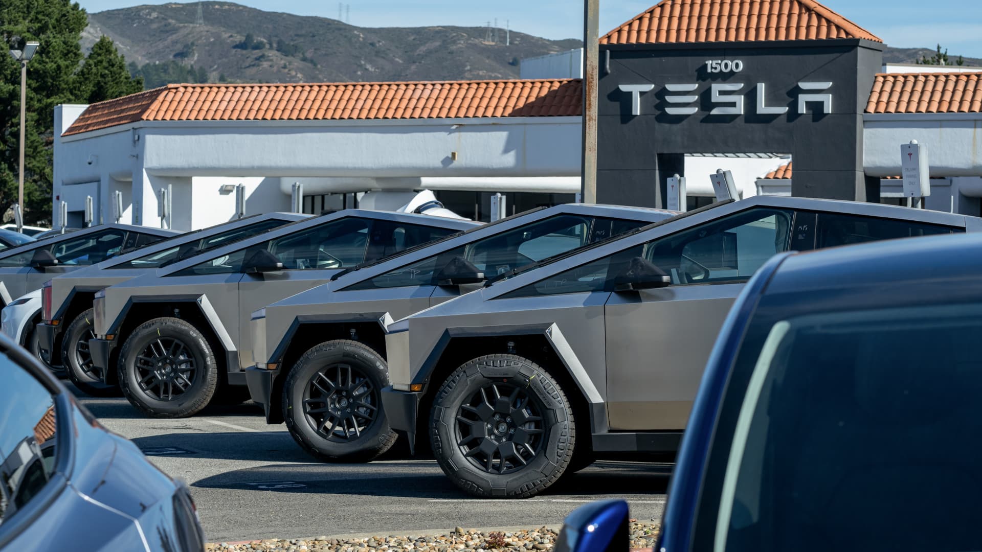 Tesla will rally more than 25% as it makes progress in robotaxi development, Stifel says