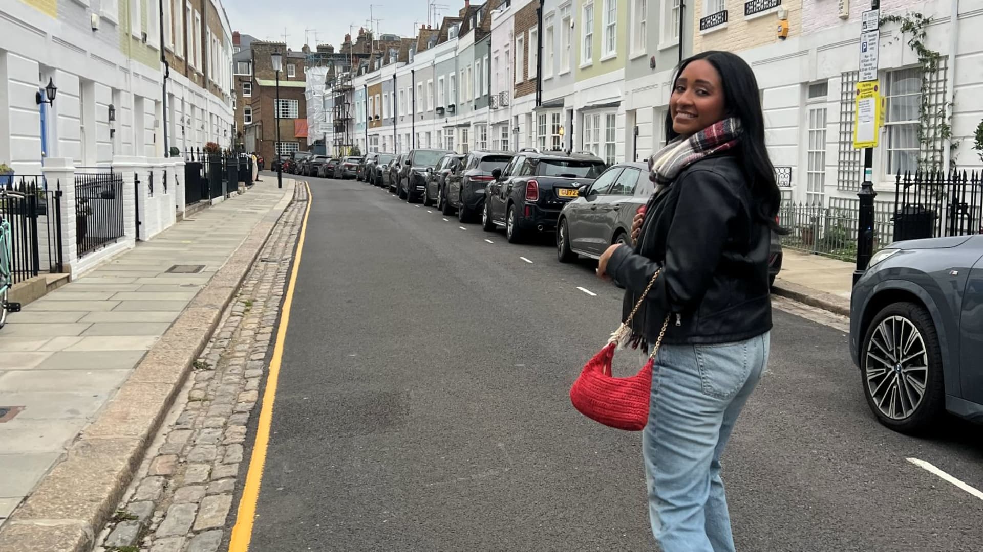 35-year-old American left the U.S. for the U.K. spends ,532/month