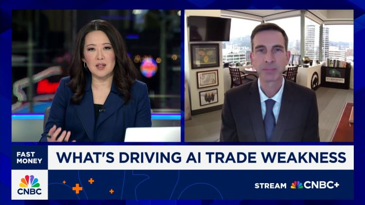 ‘AI sentiment is waning.’ Wall Street cools on Oracle buildout plans