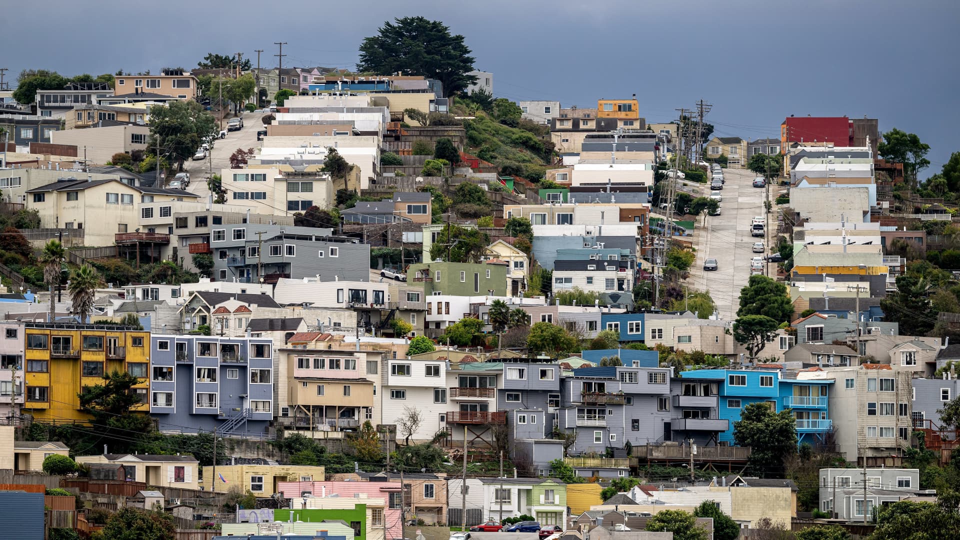 Mortgage rates hit highest level in a month, pushing loan demand down 5%