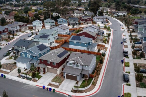 More home sellers are taking listings off the market, Redfin says