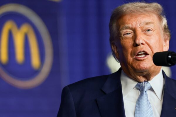 Trump criticizes California  fast food minimum wage
