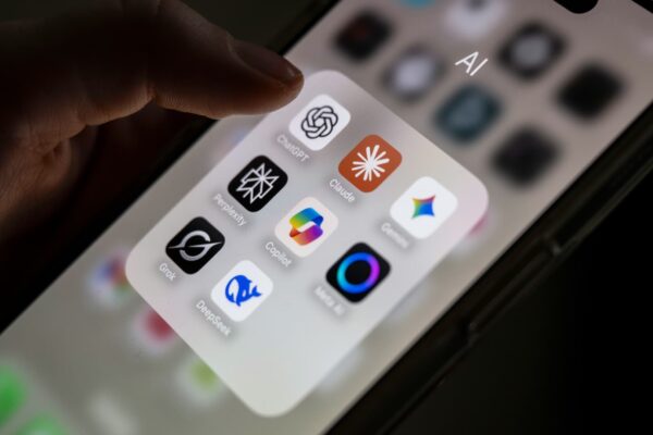 AI firms are getting money while their stocks are losing value