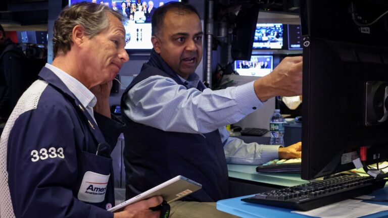 Wall Street heads into Thanksgiving week with questions over AI trade, Fed rate cut