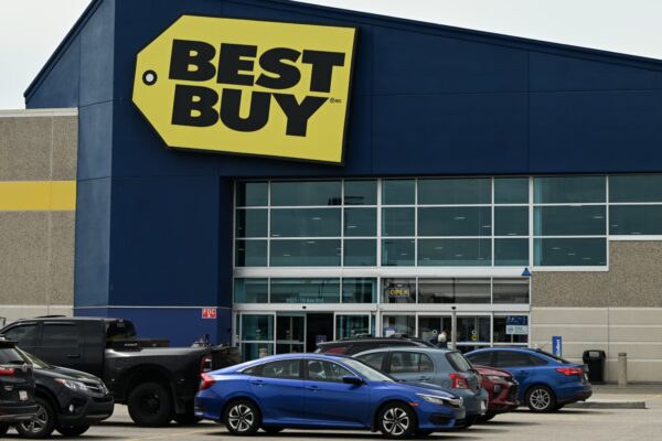 Two retail stocks to buy as the holiday shopping season kicks off next week