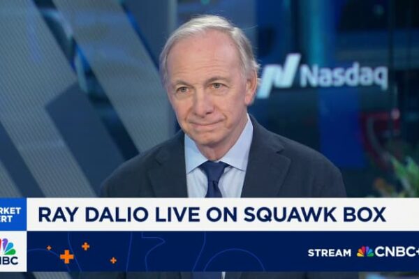 Ray Dalio says we are definitely in a bubble, but that doesn’t mean you should sell yet