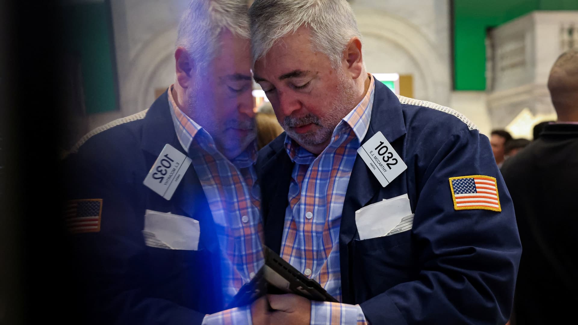 Stocks end November mixed despite a strong Thanksgiving week rally