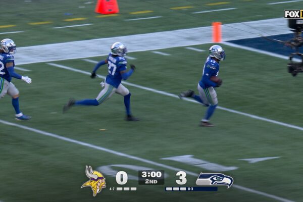 Ernest Jones returns 84-yard pick-six to give Seahawks early lead vs. Vikings | NFL Highlights